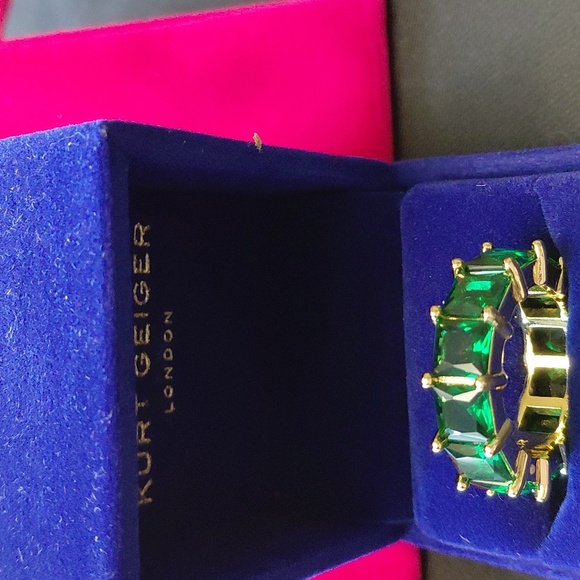 KURT GEIGER LONDON Elegant Gemstone Ring - Picture 6 of 6